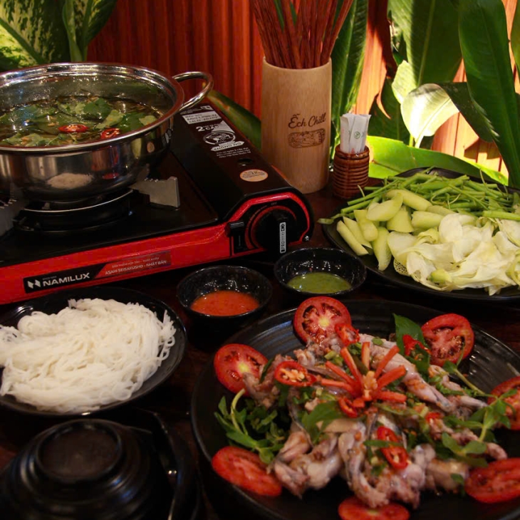 LẨU ẾCH NHỎ 