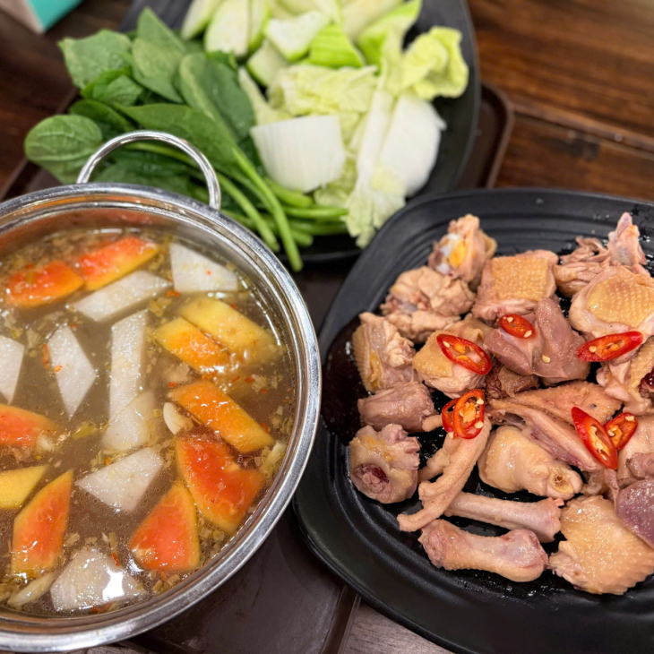 LẨU GÀ HẦM SẢ (1/2 CON)